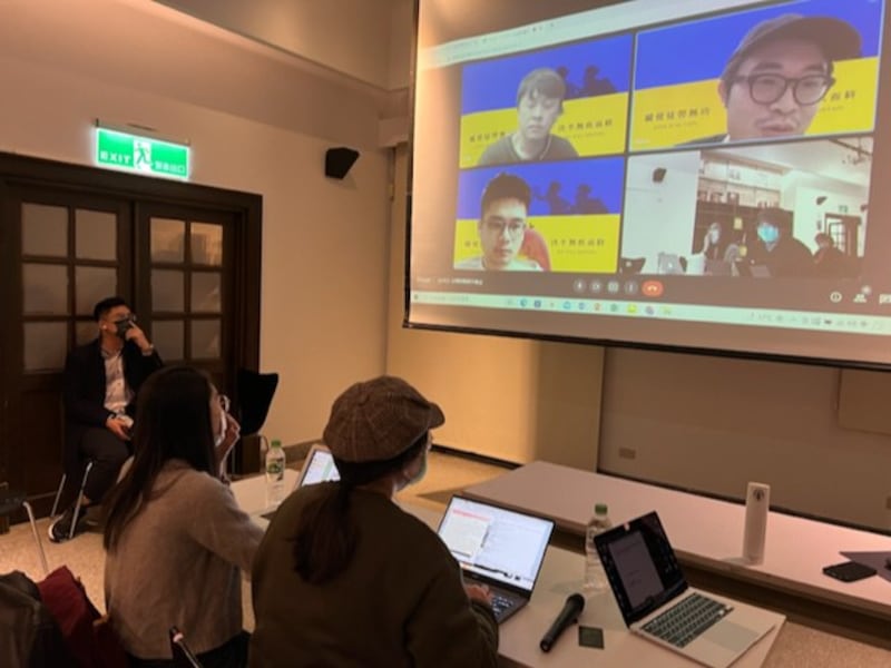 《少年》的双导演任侠、林森和监制陈力行在台湾放映前,跨海透过视讯与台湾媒体进行深度访谈。(记者 黄春梅摄)