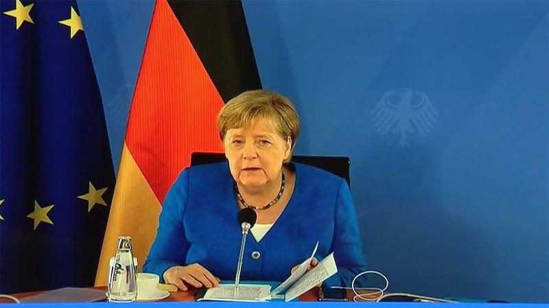 德国总理默克尔在中法德领导人视频峰会上发言。(法新社视频图)
