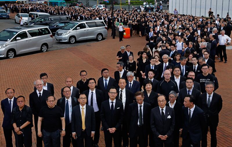 这次游行是香港回归以后,法律界第五次的“黑衣游行”。(路透社)