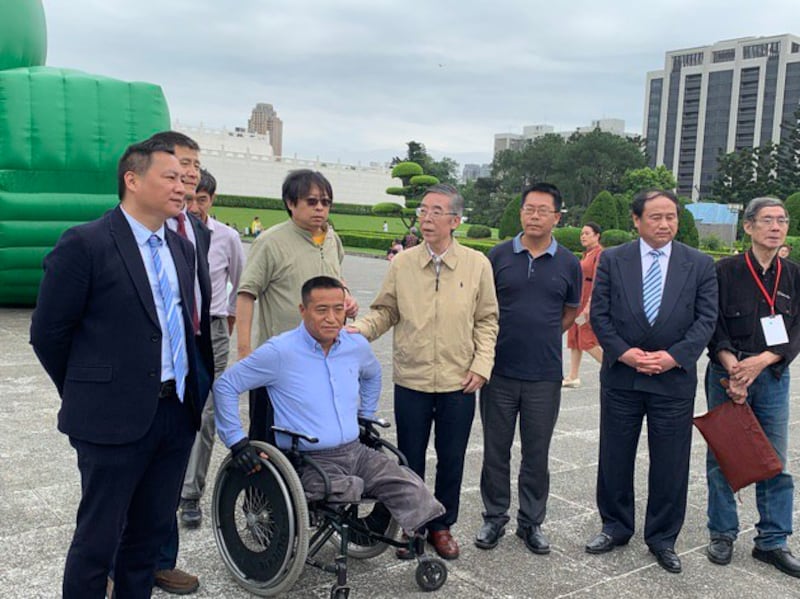 八九学运30周年,国际访问团见证“坦克人”展。(记者 黄春梅摄)