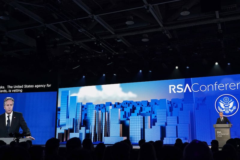 2024年5月6日,美国国务卿布林肯在网络安全大会表示,美国正在投资安装和运营安全基础设施,进而连接全球各个地区。(法新社)