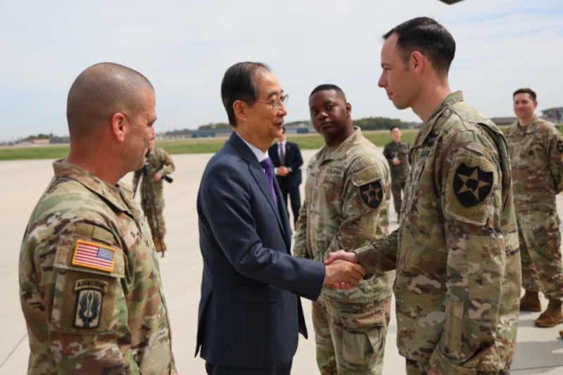 한덕수 대통령 권한대행 국무총리가 23일 경기도 평택에 위치한 캠프 험프리스 한미연합사령부를 방문했다.