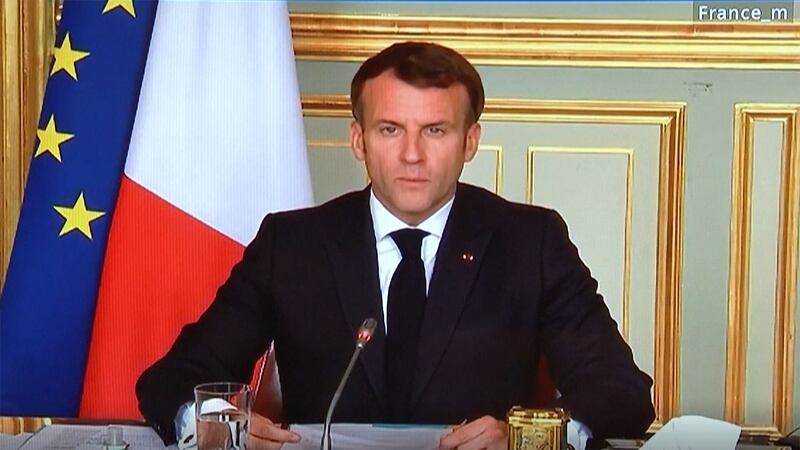 法国总统马克龙在中法德领导人视频峰会上。(法新社视频图)