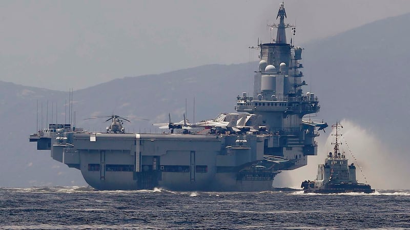 中国的“三海”战略强调分而治之,各个击破。图为中国辽宁舰航母编队在巡航。(美联社)