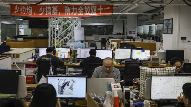 中国“码农”的“996”超长工作时间引发关注(Public Domain)