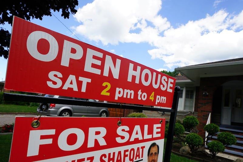 多伦多一家房屋出售的标志。(路透社)