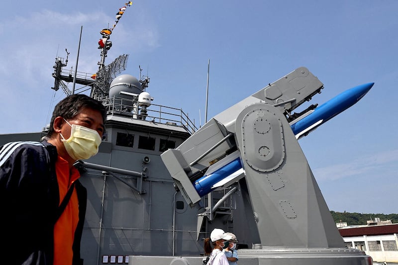 2021 年 10 月 9 日在台湾高雄举行的国庆庆典上,展示RIM-66防空导弹。(路透社)