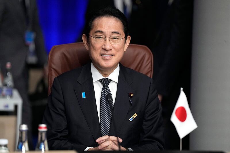 日本首相岸田文雄在与北约领导人会面时,提醒欧盟在努力应对俄乌局势的同时,也要留意中国及俄罗斯在印太地区的活动,及对全球安全构成威胁。(美联社图片)