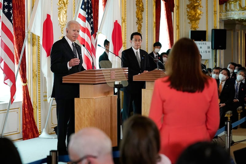 2022年5月23日,美国总统拜登与日本首相岸田文雄在东京举行记者会。(美联社)