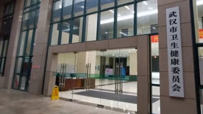 2020年1月11日,湖北省武汉市卫健委通报,初步诊断新型冠状病毒感染的肺炎有41例,其中1例死亡。(视频截图/路透社)