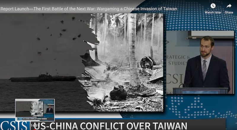 美国海军战争学院(U.S. Naval War College)高级研究员、报告作者之一的坎西恩(Matthew Cancian)在会上强调,在中国攻台的24个情境中,有四个必要要件必须达成,美、日、台联军才有可能在战争中获胜。(视频截图/CSIS)