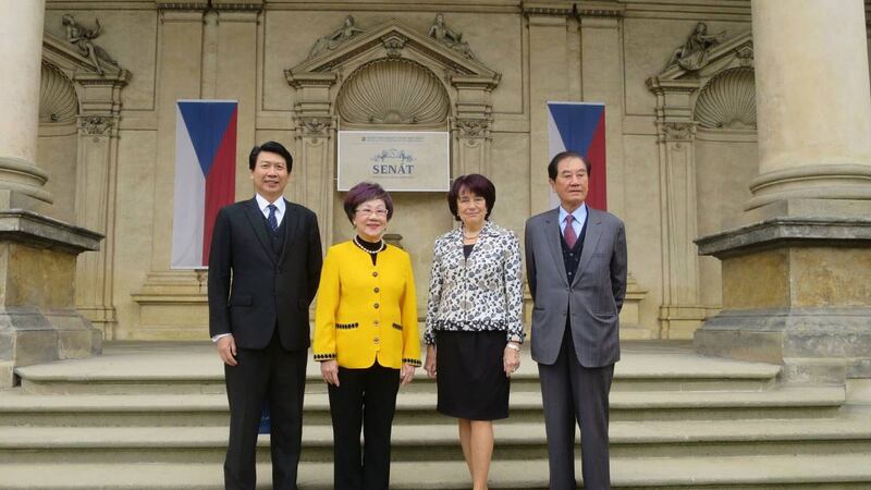 2016年10月,前副总统吕秀莲、前外交部长陈唐山访问捷克,出席捷克公元两千论坛。(汪忠一提供)