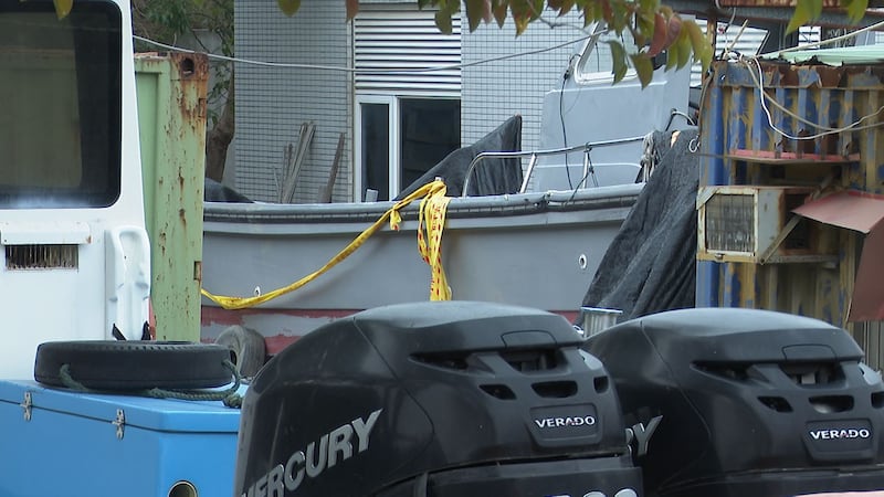 2月14日中国三无快艇闪避台湾海巡登检翻覆酿二死,该艘船被检方扣为证物。(记者李宗翰摄)