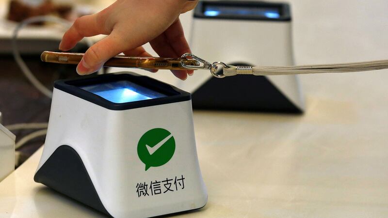 数码人民币与微信支付宝等第三方支付工具也不一样,不需要绑定银行账户,就能完成支付。(路透社图片)