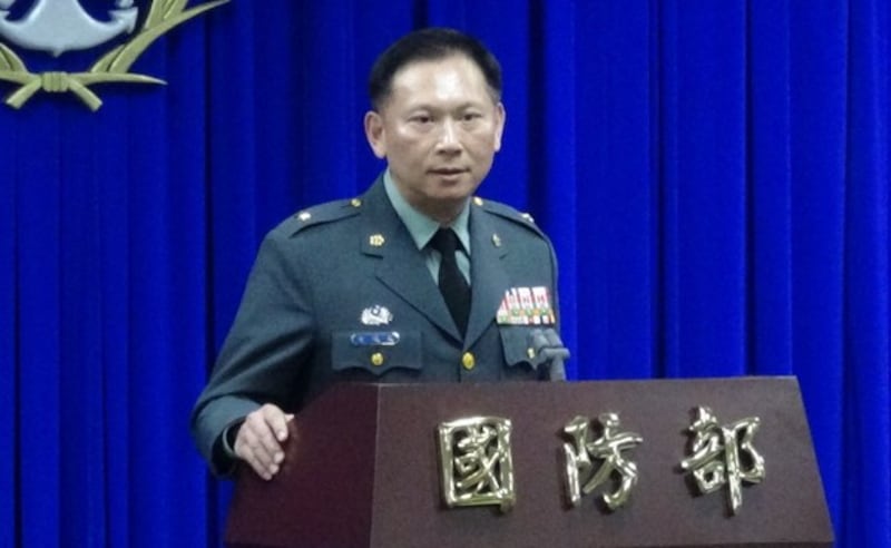 国防部发言人史顺文强调美舰航行全程掌握。(记者夏小华摄)