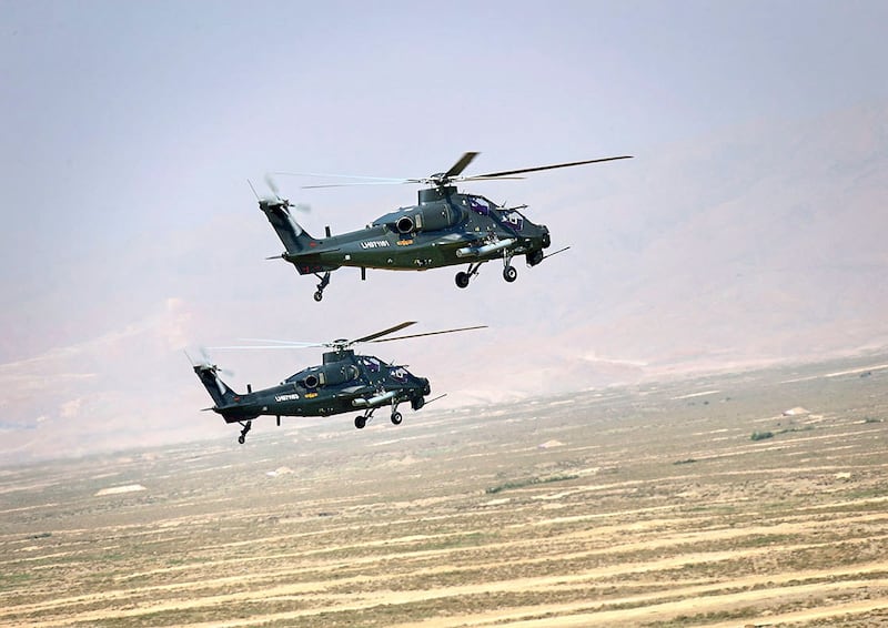 2021 年 8 月 13 日,中国军用武装直升机在中俄联合军事演习中。(Savitskiy Vadim/Russian Defense Ministry Press Service via AP)