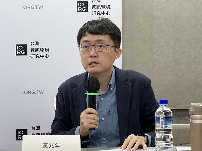 台湾的政治大学国家发展研究所助理教授黄兆年称,中国制造 对美国的不同意,偷渡对中国的同意。(记者 黄春梅摄)