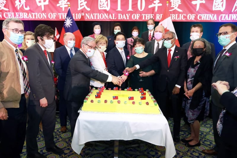 多位跨党派国会议员,以及企业丶学术丶侨领等各界人士出席渥太华国庆餐会。 (驻加拿大台北经济文化代表处提供)